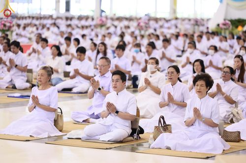 ภาพ No.151344:พิธีบูชาข้าวพระ ในวันอาทิตย์ต้นเดือน วันที่ 1 กันยายน พ.ศ. 2567 ณ สภาธรรมกายสากล วัดพระธรรมกาย