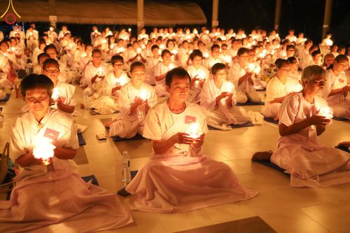 ภาพ No.158454:โครงการอบรมอุบาสก อุบาสิกาแก้ว  ตัวแทนทอดกฐิน 30,000 วัด ทั่วไทย บูชาธรรม 80 ปี หลวงพ่อธัมมชโย ระหว่างวันที่ 20-22 กันยายน พ.ศ. 2567 ณ จังหวัดบุรีรัมย์ รุ่นที่ 3