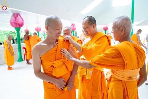 ภาพ No.156845:พิธีบรรพชาอุปสมบท ธรรมทายาท โครงการอุปสมบทหมู่บูชาธรรมครบรอบ 107 ปี วันครูผู้ค้นพบวิชชาธรรมกาย ณ โบสถ์พระไตรปิฏก วัดพระธรรมกาย วันเสาร์ที่ 14 กันยายน พ.ศ. 2567