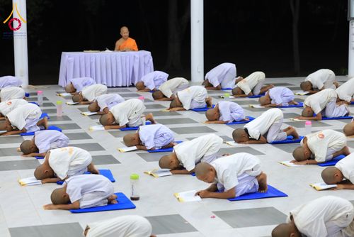 ภาพ No.319958:วันที่ 1 เมษายน พ.ศ.2569 นาคน้อยว่าที่สามเณรธรมทายาท จำนวน 98 คน  ร่วมกันสวดมนต์ทำวัตรเย็นและนั่งสมาธิ ณ ศูนย์ปฏิบัติธรรมบุรีรัมย์ จ.บุรีรัมย์