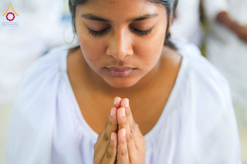 ภาพ No.317819:วันที่ 1 เมษายน พ.ศ. 2569 พิธีสวดธัมมจักกัปปวัตตนสูตรนานาชาติ ในวันพระใหญ่ ขึ้น 15 ค่ำ เดือน 5 (Poya Day)  ณ ศรีธรรมนันทะปิริเวนะ เเละ  วัดวิมลวิหาร นาวละ ประเทศศรีลังกา