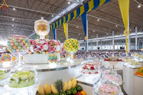 ภาพ No.105447:พิธีปฏิบัติธรรมและพิธีบูชาข้าวพระ ในวันจันทร์ที่ 1 มกราคม พ.ศ. 2567 ณ สภาธรรมกายสากล วัดพระธรรมกาย