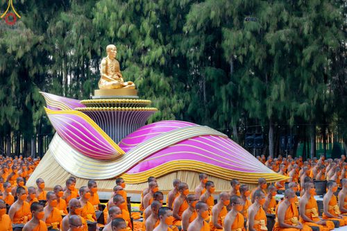 ภาพ No.106240:พระธรรมยาตราร่วมปฏิบัติธรรม และถ่ายภาพหมู่ประวัติศาสตร์ ในโครงการธรรมยาตรากตัญญูบูชา มหาปูชนียาจารย์ พระมงคลเทพมุนี(สด จนฺทสโร) พระผู้ปราบมาร  อนุสรณ์สถาน 7 แห่ง ปีที่ 12  วันที่ 4 มกราคม พ.ศ. 2567  ณ อนุสรณ์สถานมหาวิหารพระมงคลเทพมุนี จ.สุพรรณบุรี