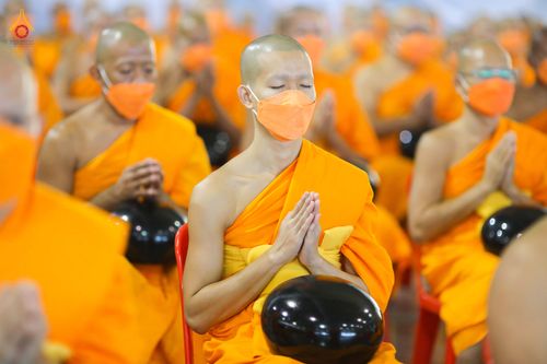 ภาพ No.76735:พิธีตักบาตรข้าวสารอาหารแห้ง  ณ บ้านแก้วเรือนทองคุณยายฯ สภาธรรมกายสากล  วัดพระธรรมกาย จ.ปทุมธานี  ในวันอาทิตย์ต้นเดือนที่ 6 มีนาคม พ.ศ. 2566