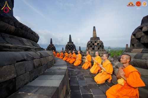 ภาพ No.280096:วันที่ 31 ธันวาคม พ.ศ. 2568 เดินธรรมยาตราที่บรมพุทธโธ อินโดนีเซีย