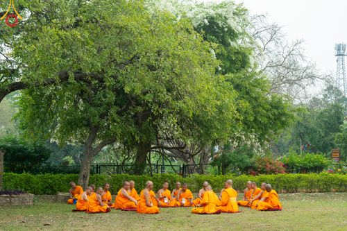 ภาพ No.314658:วันที่ 20 มีนาคม พ.ศ. 2569 พระอาจารย์ แนะนำการปฏิบัติธรรมให้แก่สามเณร  โครงการบรรพชาสามเณร 500 รูป เนปาล ณ วิหารมายาเทวี ประเทศเนปาล