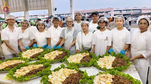 ภาพ No.279152:วันที่ 2 มกราคม พ.ศ.2569 พิธีถวายภัตตาหารเป็นสังฆทาน แด่พระธรรมยาตรา ณ วัดพระธรรมกาย ปทุมธานี ในโครงการธรรมยาตรา กตัญญูบูชา มหาปูชนียาจารย์ พระมงคลเทพมุนี(สด จนฺทสโร) พระผู้ปราบมาร อนุสรณ์สถาน 7 แห่ง ปีที่ 14