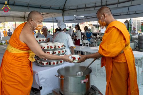 ภาพ No.289973:วันที่ 8 มกราคม พ.ศ. 2569 พิธีถวายภัตตาหารเป็นสังฆทาน แด่พระธรรมยาตรา ณ อนุสรณ์สถานคลองบางนางแท่น อ.สามพราน จ.นครปฐม ในโครงการธรรมยาตรา กตัญญูบูชา มหาปูชนียาจารย์ พระมงคลเทพมุนี(สด จนฺทสโร) พระผู้ปราบมาร อนุสรณ์สถาน 7 แห่ง ปีที่ 14