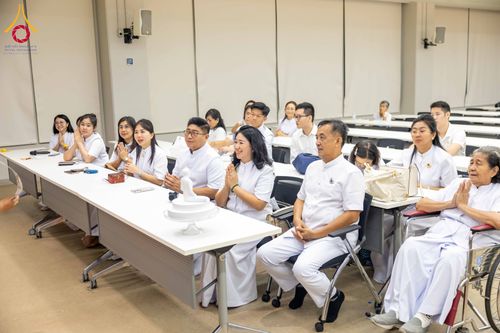 ภาพ No.324905:วันพฤหัสบดีที่ 23 เมษายน พ.ศ.2569  หลวงพ่อทัตตชีโว รองเจ้าอาวาสวัดพระธรรมกาย ถวายการต้อนรับและปฏิสันถารคณะชาวอินโดนีเซีย