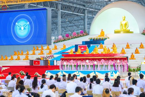 ภาพ No.78887:พิธีตักบาตร ข้าวสารอาหารแห้ง พิธีบูชาข้าวพระ ในวันอาทิตย์ต้นเดือนที่ 2 เมษายน พ.ศ. 2566