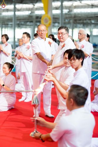 ภาพ No.235539:วันอาทิตย์ที่ 27 กรกฎาคม พ.ศ. 2568 พิธีจุดเทียนใจ ไฟนิรันด์ อนันตชัย ณ วัดพระธรรมกาย จ.ปทุมธานี