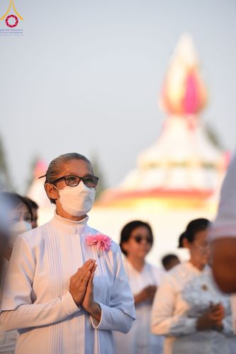ภาพ No.109542:พิธีจุดประทีปถวายเป็นพุทธบูชา และบูชาธรรมมหาปูชนียาจารย์ วันที่ 10 มกราคม พ.ศ. 2567 ณ อนุสรณ์สถานคลองบางนางแท่น อ.สามพราน จ.นครปฐม