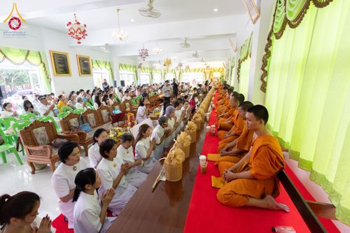 ภาพ No.174393:พิธีทอดกฐิน วัดสาลวัน จ.นครปฐม ในโครงการกฐินสามัคคีทั่วไทย 30,000 วัด บูชาธรรม 80 ปี หลวงพ่อธัมมชโย โดยคณะศิษยานุศิษย์วัดพระธรรมกาย วันที่ 10 พฤศจิกายน พ.ศ. 2567