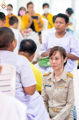 ภาพ No.59089:พิธีปลงผมและแห่นาคธรรมทายาท ในโครงการบรรพชาสามเณร ภาคฤดูร้อน เฉลิมพระเกียรติพระบาทสมเด็จพระเจ้าอยู่หัว เนื่องในโอกาส  พระราชพิธีมหามงคลเฉลิมพระชนมพรรษา 6 รอบ  ปลงผมนาคในวันที่ 21 เมษายน พ.ศ 2567 ณ วัดกลางธนรินทร์ (ธรรมอุทยานบ้านแป้ง)