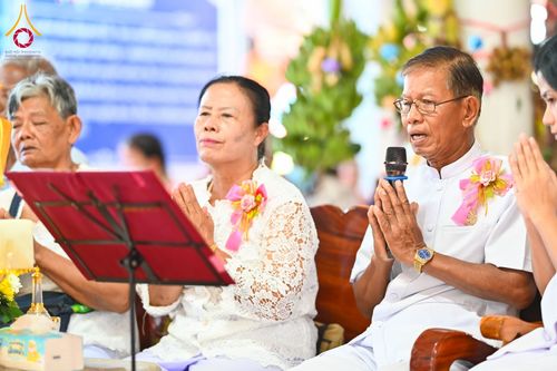 ภาพ No.182902:พิธีทอดกฐิน ณ วัดเทพประทาน อ.ท่าตะเกียบ จ.ฉะเชิงเทรา ในโครงการทอดกฐินสามัคคีทั่วไทย 30,000 วัด บูชาธรรม 80 ปี หลวงพ่อธัมมชโย โดยคณะศิษยานุศิษย์วัดพระธรรมกาย วันที่ 9 พฤศจิกายน พ.ศ. 2567