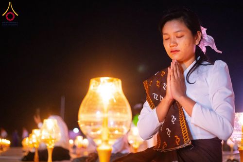 ภาพ No.211694:วันอาทิตย์ที่ 16 มีนาคม พ.ศ. 2568 พิธีจุดประทีปถวายเป็นพุทธบูชา ฉลองปทุมเจดีย์ (เจดีย์พระพุทธเจ้า 5 พระองค์) ณ ศูนย์อบรมเยาวชนปัตตานี