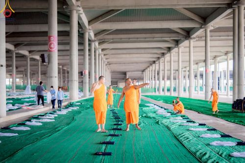 ภาพ No.219042:วันที่ 19-21 เมษายน พ.ศ. 2568 การเตรียมงานในลานธรรม , วิหารคด เพื่องานวันคุ้มครองโลก 22 เมษายน พ.ศ. 2568