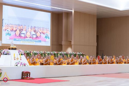 ภาพ No.145993:พิธีเจริญพระพุทธมนต์ ปฏิบัติธรรมเจริญสมาธิภาวนา เพื่อถวายเป็นพระราชกุศล แด่พระบาทสมเด็จพระเจ้าอยู่หัว เนื่องในโอกาสพระราชพิธีมหามงคล เฉลิมพระชนมพรรษา 6 รอบ 28 กรกฎาคม 2567 วันอาทิตย์ที่ 28 กรกฎาคม พ.ศ. 2567  ณ ห้องแก้วสารพัดนึก 2 สภาธรรมกายสากล