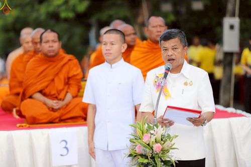 ภาพ No.235121:วันอาทิตย์ที่ 27 กรกฎาคม พ.ศ. 2568 พิธีตักบาตรพระ1,000 รูป ทำบุญเมืองพัทลุง ประธานสงฆ์ พระปริยัติวชิโรดม  เจ้าคณะจังหวัดพัทลุง ประธานฆราวาส นายรัฐศาสตร์ ชิดชู  ผู้ว่าราชการจังหวัดพัทลุง