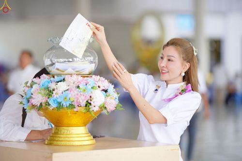 ภาพ No.229646:วันที่ 25 มิถุนายน พ.ศ. 2568 (แรม 15 ค่ำ เดือน 7) พิธีบุพเปตพลี ครั้งที่ 166 ร่วมอุทิศบุญแด่หมู่ญาติที่ล่วงลับไปแล้ว และสืบทอดอายุพระพุทธศาสนา ณ หอฉันคุณยายอาจารย์ฯ วัดพระธรรมกาย