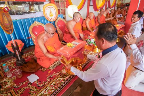 ภาพ No.169227:พิธีทอดกฐิน ณ วัดเนินสว่างวราราม จ.พิษณุโลก ในโครงการกฐินสามัคคีทั่วไทย 30,000 วัด บูชาธรรม 80 ปี หลวงพ่อธัมมชโย โดยคณะศิษยานุศิษย์วัดพระธรรมกาย วันที่ 24 ตุลาคม พ.ศ. 2567