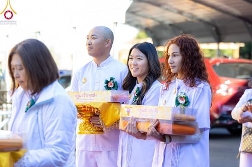 ภาพ No.100916:พิธีทอดกฐินบรมจักรพรรดิสร้างทุกสิ่ง ณ วัดพระธรรมกายออเรกอน ประเทศสหรัฐอเมริกา  วันอาทิตย์ ที่ 26 พฤศจิกายน พ.ศ. 2566