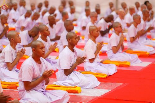 ภาพ No.103226:พิธีบรรพชา พิธีขอศีลและนิสัย ธรรมทายาทชาวอินโดนีเซียกว่า 1,000 คน ณ มหาเจดีย์บุโรพุทโธ ประเทศอินโดนีเซีย ในวันที่ 19 ธันวาคม พ.ศ. 2566