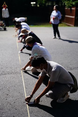 ภาพ No.88660:คณะสงฆ์ เจ้าหน้าที่ และสาธุชน ทุ่มเทแรงกายแรงใจเตรียมงาน เพื่องานวันครูผู้ค้นพบวิชชาธรรมกาย ตั้งแต่วันที่ 20 กันยายน พ.ศ. 2566