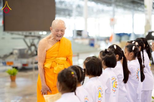 ภาพ No.237199:วันอาทิตย์ที่ 11 สิงหาคม พ.ศ. 2568 งานบุญวันอาทิตย์ พิธีจุดเทียนใจ ไฟนิรันด์ อนันตชัย ณ วัดพระธรรมกาย จ.ปทุมธานี