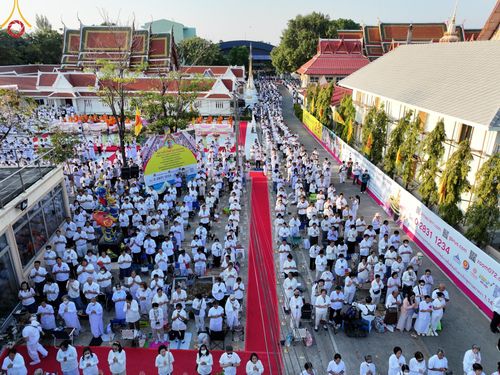 ภาพ No.197115:พิธีจุดประทีปถวายเป็นพุทธบูชา และบูชาธรรมมหาปูชนียาจารย์ ณ วัดโบสถ์(บน) ตำบลบางคูเวียง อำเภอบางกรวย จังหวัดนนทบุรี ในโครงการธรรมยาตรา กตัญญูบูชา มหาปูชนียาจารย์ พระมงคลเทพมุนี(สด จนฺทสโร) พระผู้ปราบมาร อนุสรณ์สถาน 7 แห่ง ปีที่ 13 วันที่ 18 มกราคม พ.ศ. 25