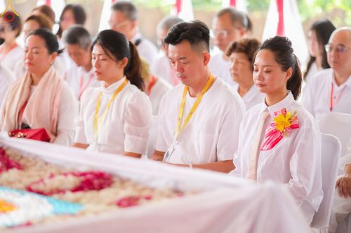 ภาพ No.104129:พิธีโปรยรัตนชาติ วางศิลาฤกษ์ สามเณรธรรมทายาทชาวอินโดนีเซียกว่า 1,000 รูป ณ มหาเจดีย์บุโรพุทโธ ประเทศอินโดนีเซีย ในวันที่ 21 ธันวาคม พ.ศ. 2566