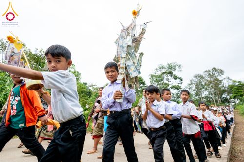 ภาพ No.173250:พิธีทอดกฐินต่างประเทศ ในนามหลวงพ่อธัมมชโย ณ วัดสิริวิเวก เพื่อถวายที่ดินส่วนขยาย 200 ไร่ แขวงจำปาสัก สปป. ลาว วันพุธที่ 30 ตุลาคม พ.ศ. 2567