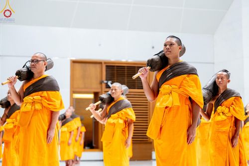 ภาพ No.189167:พระธรรมยาตราปฏิบัติธรรม และถ่ายภาพหมู่ประวัติศาสตร์ ในโครงการธรรมยาตรา กตัญญูบูชา มหาปูชนียาจารย์ พระมงคลเทพมุนี(สด จนฺทสโร) พระผู้ปราบมาร อนุสรณ์สถาน 7 แห่ง ปีที่ 13 วันที่ 4 มกราคม พ.ศ. 2568 ณ อนุสรณ์สถานมหาวิหารพระมงคลเทพมุนี (โลตัสแลนด์) อ.สองพี่น้อง