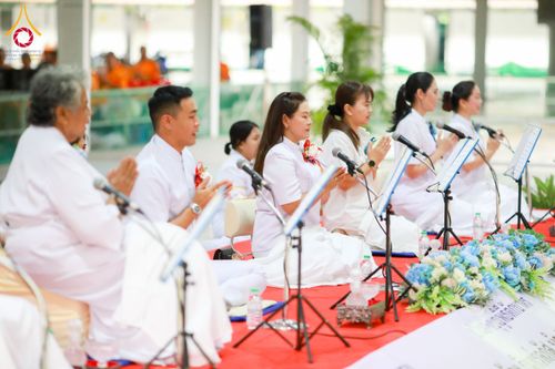 ภาพ No.61226:พิธีตักบาตรฉลองพระใหม่ รุ่นบูชาธรรมโครงการ 1-2 โครงการบรรพชาอุปสมบทหมู่ธรรมทายาท บูชาธรรมหลวงพ่อธัมมชโย 80 ปี ณ โถงช้างสำนักงานใหญ่ วัดพระธรรมกาย วันที่ 20 เมษายน พ.ศ. 2567