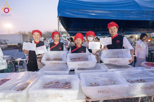 ภาพ No.200837:พิธีถวายภัตตาหารเป็นสังฆทาน แด่พระธรรมยาตรา ณ อนุสรณ์สถานบางปลา วัดบางปลา อำเภอบางเลน จังหวัดนครปฐม ในโครงการธรรมยาตรา กตัญญูบูชา มหาปูชนียาจารย์ พระมงคลเทพมุนี(สด จนฺทสโร) พระผู้ปราบมาร อนุสรณ์สถาน 7 แห่ง ปีที่ 13 วันที่ 24 มกราคม พ.ศ. 2568