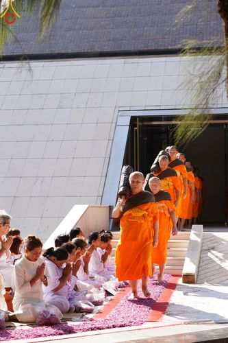 ภาพ No.193226:พิธีต้อนรับพระธรรมยาตรา ณ อนุสรณ์สถาน สถานที่เกิดในเพศสมณะ วัดสองพี่น้อง อำเภอสองพี่น้อง จังหวัดสุพรรณบุรี ในโครงการธรรมยาตรา กตัญญูบูชา มหาปูชนียาจารย์ พระมงคลเทพมุนี(สด จนฺทสโร) พระผู้ปราบมาร อนุสรณ์สถาน 7 แห่ง ปีที่ 13 วันที่ 11 มกราคม พ.ศ. 2568
