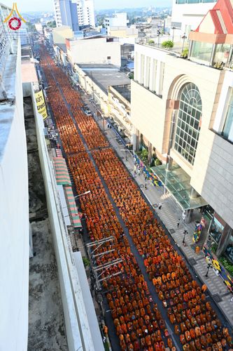 ภาพ No.147834:มหาสังฆทานครั้งยิ่งใหญ่ ตักบาตรพระ 10,000 รูป คณะสงฆ์ 4 ประเทศ 14 จังหวัดภาคใต้ วันอาทิตย์ที่ 11 สิงหาคม พ.ศ. 2567 ณ นิพัทธ์อุทิศ 3 ใจกลางนครหาดใหญ่ จ.สงขลา