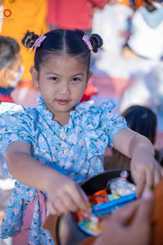 ภาพ No.187117:พิธีตักบาตรพระ ๕๐๐ รูป "สร้างบุญใหญ่ ส่งท้ายปีเก่า ต้อนรับปีใหม่ ๒๕๖๘" วันเสาร์ที่ ๒๘ ธันวาคม พ.ศ. ๒๕๖๗ ณ ถนนหน้าที่ว่าการอำเภอภูเรือ จังหวัดเลย