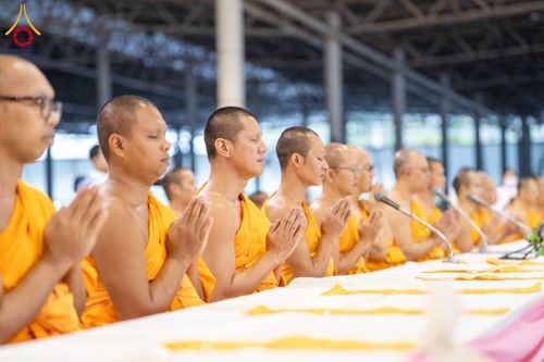 ภาพ No.202273:พิธีถวายภัตตาหารเป็นสังฆทาน แด่พระธรรมยาตรา ณ วัดพระธรรมกาย ตำบลคลองสาม อำเภอคลองหลวง จังหวัดปทุมธานี ในโครงการธรรมยาตรา กตัญญูบูชา มหาปูชนียาจารย์ พระมงคลเทพมุนี(สด จนฺทสโร) พระผู้ปราบมาร อนุสรณ์สถาน 7 แห่ง ปีที่ 13 วันที่ 27 มกราคม พ.ศ. 2568