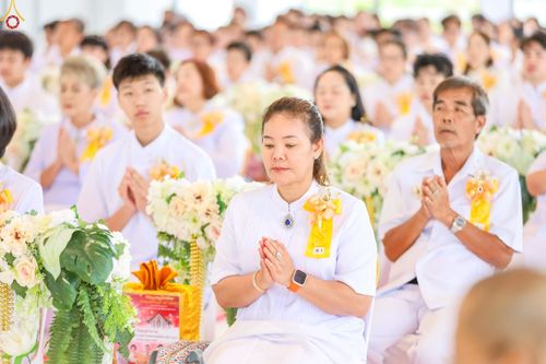 ภาพ No.239361:วันอาทิตย์ที่ 17 สิงหาคม พ.ศ. 2568 พิธีกดปุ่มอัญเชิญรูปเหมือน พระมงคลเทพมุนี (สด จันทสโร)  ณ มหาวิหารแก้วพระมงคลเทพมุนี  ศูนย์ปฏิบัติธรรมแก้วเมืองเลย