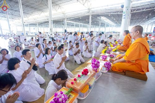 ภาพ No.222737:วันอาทิตย์ต้นเดือนที่ 4 พฤษภาคม พ.ศ. 2568 พิธีบูชาข้าวพระ ณ สภาธรรมกายสากล วัดพระธรรมกาย