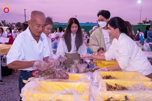 ภาพ No.118689:พิธีถวายภัตตาหารเป็นสังฆทาน แด่คณะพระธรรมยาตรา วันที่ 25 มกราคม พ.ศ. 2567 ณ อนุสรณ์สถานบางนางแท่น จ.นครปฐม