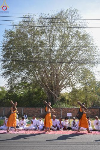 ภาพ No.198104:พิธีต้อนรับพระธรรมยาตรา ณ อนุสรณ์สถานลำดับที่ 5 สถานที่เผยแผ่วิชชาธรรมกายครั้งแรก อนุสรณ์สถานบางปลา วัดบางปลา อำเภอบางเลน จังหวัดนครปฐม ในโครงการธรรมยาตรา กตัญญูบูชา มหาปูชนียาจารย์ พระมงคลเทพมุนี(สด จนฺทสโร) พระผู้ปราบมาร ปีที่ 13 วัน 19 มกราคม พ.ศ.2568