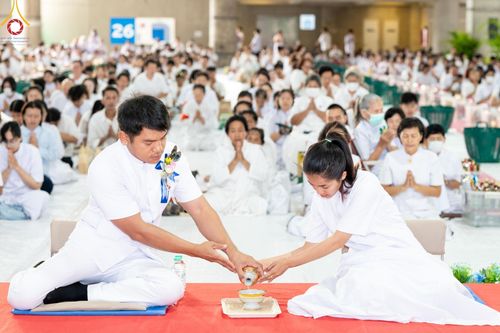 ภาพ No.145701:พิธีตักบาตรฉลองพระใหม่ รุ่นเข้าพรรษา ณ วิหารคด วัดพระธรรมกาย วันเสาร์ที่ 20 กรกฎาคม พ.ศ. 2567