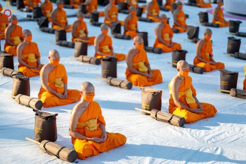 ภาพ No.104362:พระธรรมยาตราร่วมปฏิบัติธรรม และถ่ายภาพหมู่ประวัติศาสตร์ หน้ามหาวิหารพระมงคลเทพมุนี วันที่ 27 ธันวาคม พ.ศ. 2566