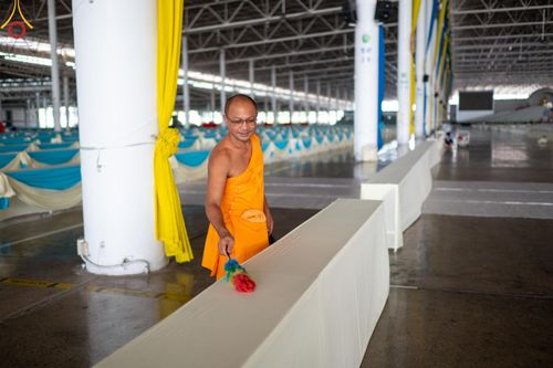 ภาพ No.60799:V.37 ยิ่งกว่าดี เพื่อ 80 ปีของพ่อ ภาพการเตรียมงานของหน่วยงานต่างๆ เพื่อพิธีฉลองอายุวัฒนมงคล 80 ปี หลวงพ่อธัมมชโย และรับถวายมหาสังฆทาน 10,000 กว่าวัดทั่วประเทศ ในวันคุ้มครองโลก วันจันทร์ที่ 22 เมษายน พ.ศ. 2567