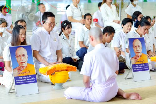 ภาพ No.256157:วันที่ 4 ตุลาคม พ.ศ. 2568 พิธีบรรพชาอุปสมบท  โครงการอุปสมบทหมู่บูชาธรรม 141 ปี  พระมงคลเทพมุนี (สด จนฺทสโร) ณ โบสถ์พระไตรปิฏก วัดพระธรรมกาย จ.ปทุมธานี