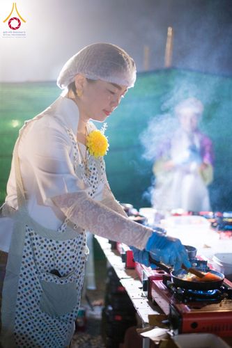 ภาพ No.200169:พิธีถวายภัตตาหารเป็นสังฆทาน แด่พระธรรมยาตรา ณ อนุสรณ์สถานบางปลา วัดบางปลา อำเภอบางเลน จังหวัดนครปฐม ในโครงการธรรมยาตรา กตัญญูบูชา มหาปูชนียาจารย์ พระมงคลเทพมุนี(สด จนฺทสโร) พระผู้ปราบมาร อนุสรณ์สถาน 7 แห่ง ปีที่ 13 วันที่ 23 มกราคม พ.ศ. 2568