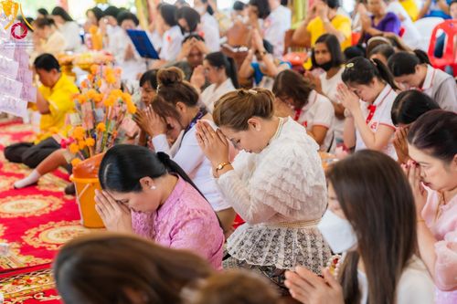 ภาพ No.182455:พิธีทอดกฐิน ณ วัดโปรยฝน จ.ปทุมธานี ในโครงการทอดกฐินสามัคคีทั่วไทย 30,000 วัด บูชาธรรม 80 ปี หลวงพ่อธัมมชโย โดยคณะศิษยานุศิษย์วัดพระธรรมกาย วันที่ 9 พฤศจิกายน พ.ศ. 2567