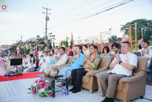 ภาพ No.106773:พิธีตักบาตรพระ ๒๐๐ รูป  "สร้างบุญใหญ่ ส่งท้ายปีเก่า ต้อนรับปีใหม่ ๒๕๖๗" วันอาทิตย์ที่ ๓๑ ธันวาคม ๒๕๖๖ ณ ถนนหน้าที่ว่าการอำเภอภูเรือ อำเภอภูเรือ จังหวัดเลย